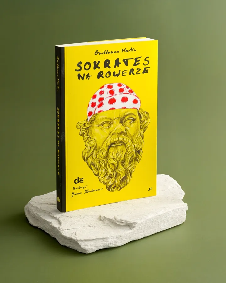 Sokrates na rowerze, Guillaume Martin - okładka wersji papierowej - na kamieniu.